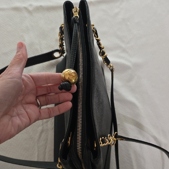 Chanel Black Caviar Leather Shoulder Bag *Entrupy COA Included* - Picture 14 of 17